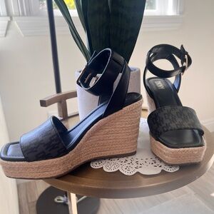 DKNY platform size 5